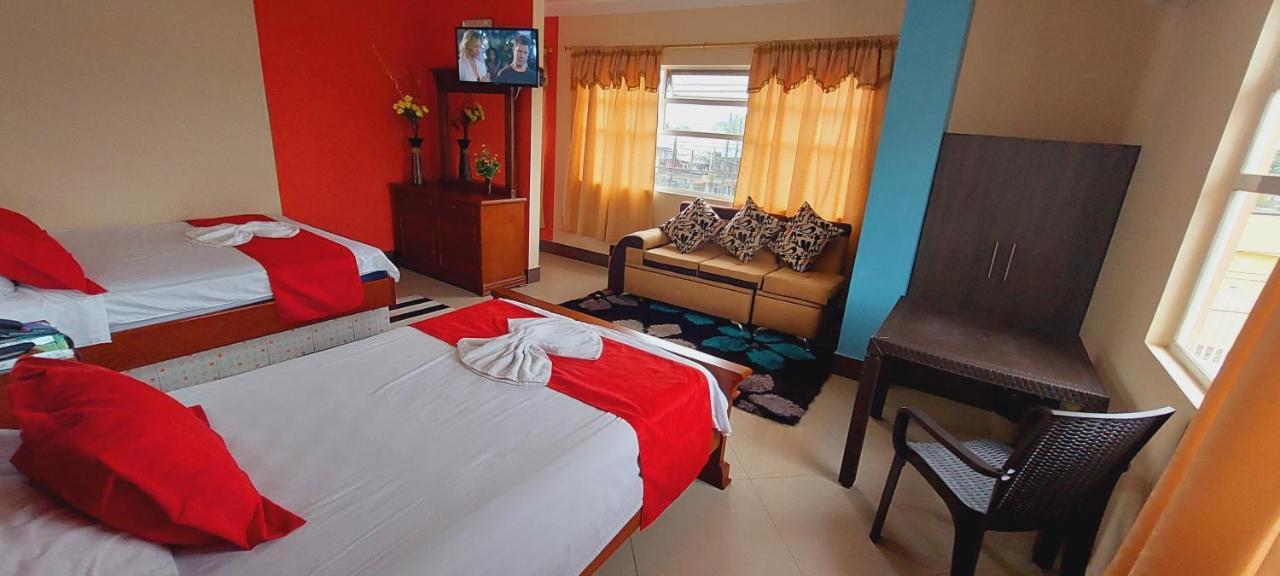 Hotel Platinum Class Nueva Loja Extérieur photo