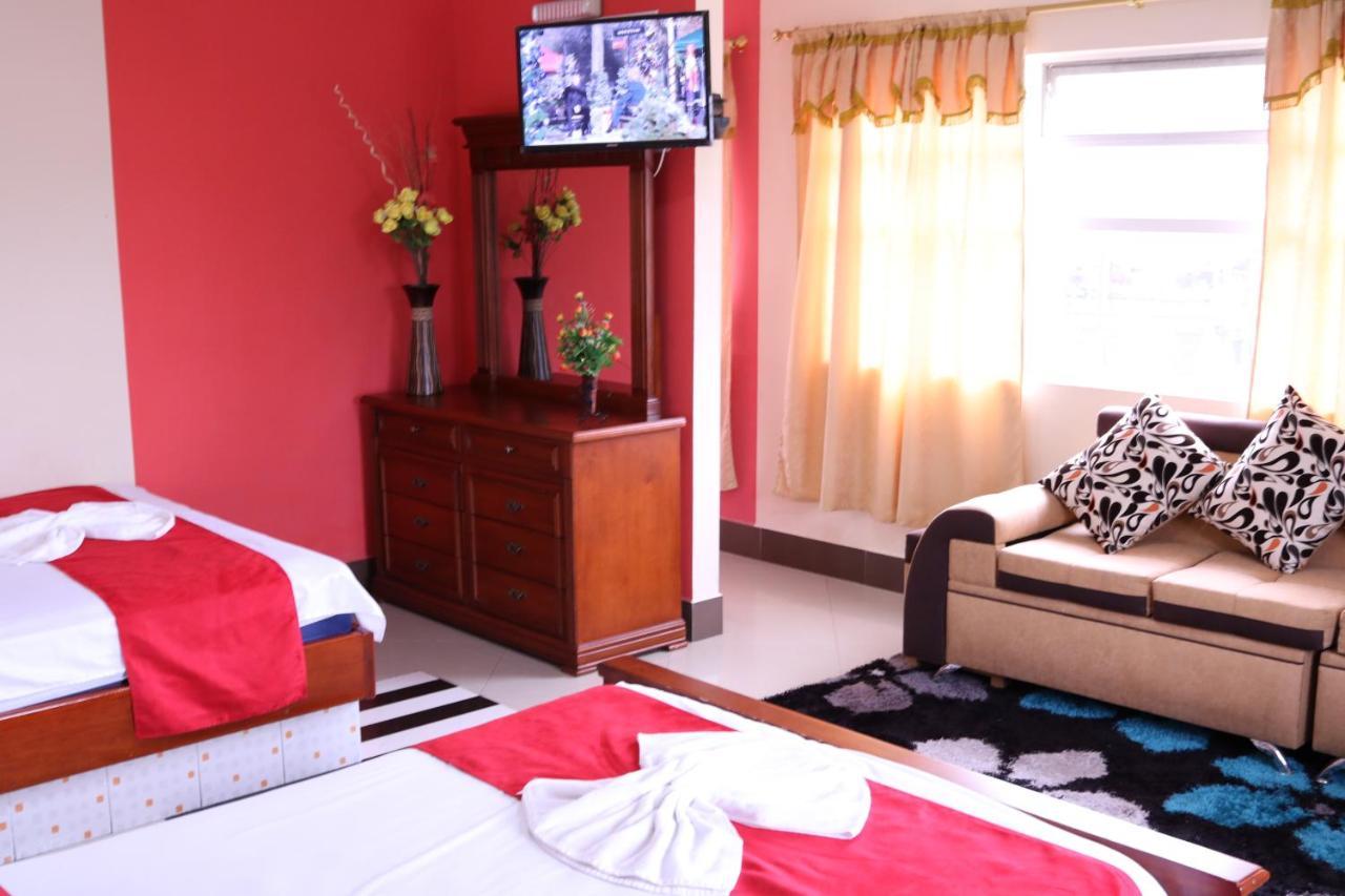 Hotel Platinum Class Nueva Loja Extérieur photo