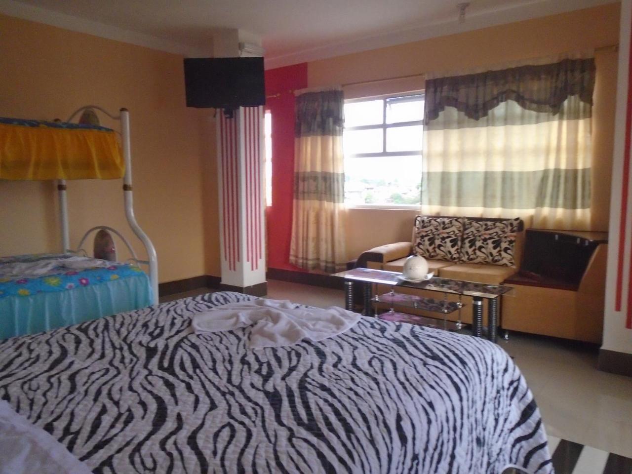 Hotel Platinum Class Nueva Loja Extérieur photo
